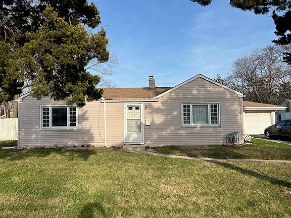 2nd image of 3121 N Wolf Rd