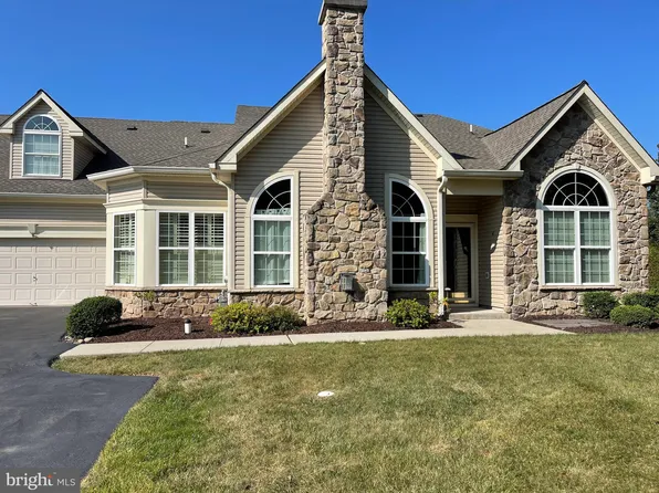 154 Pebble Beach Dr, Linfield, PA 19468