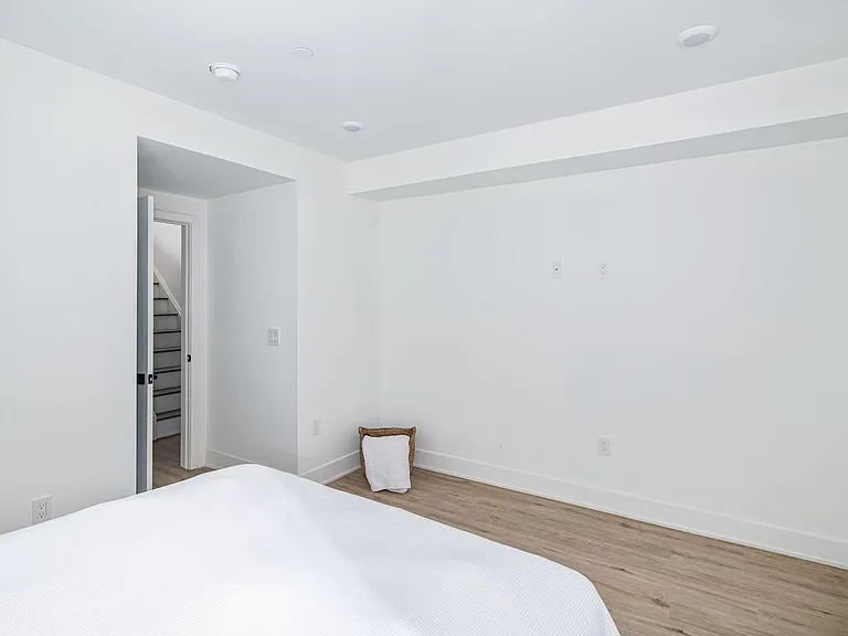 Brand New Luxury Townhouses — Photo 59