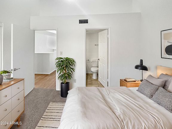 4th image of 3228 W GLENDALE Avenue #118