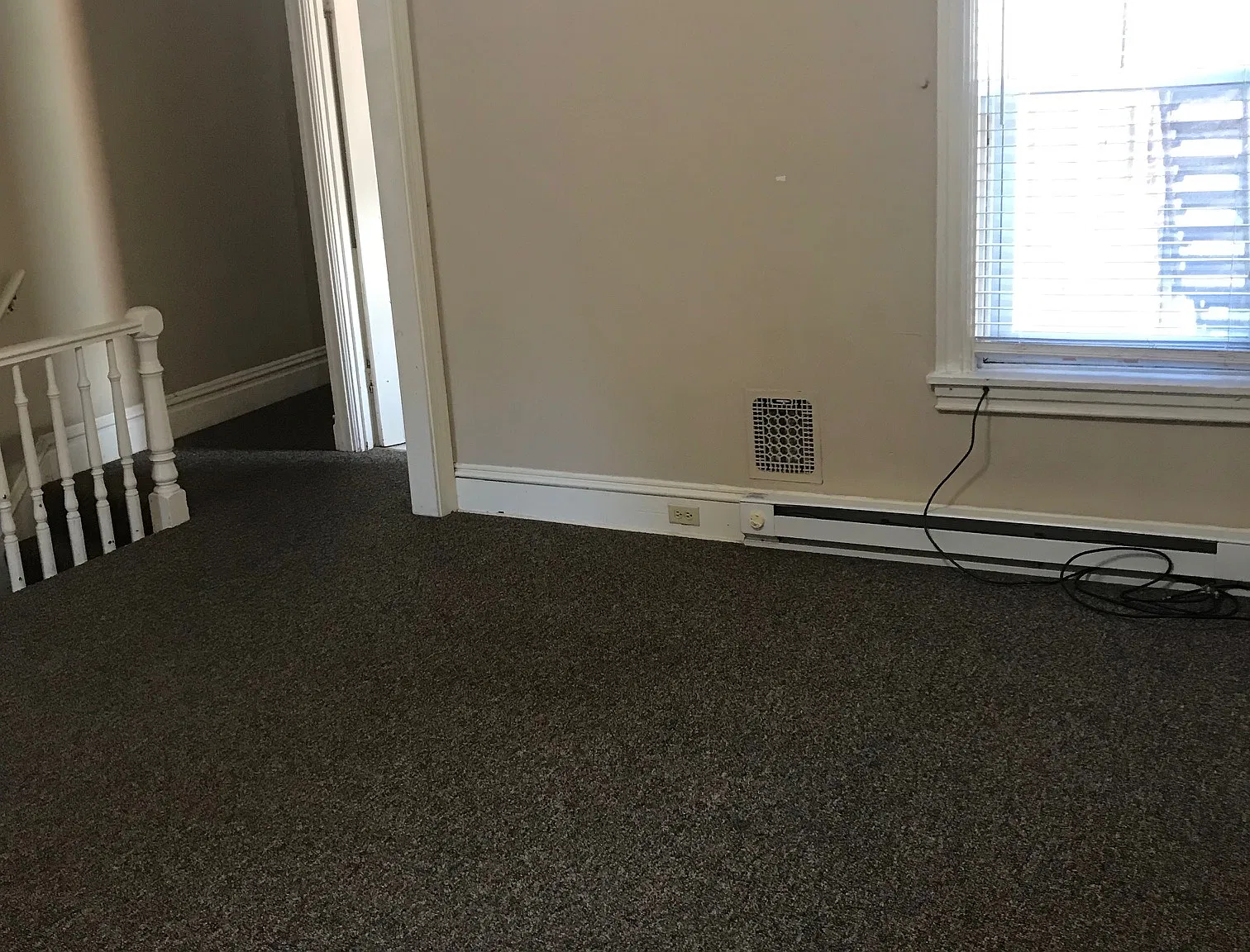 1 bed, 1.5 bath, 1000 sqft, $1,100 — Photo 2