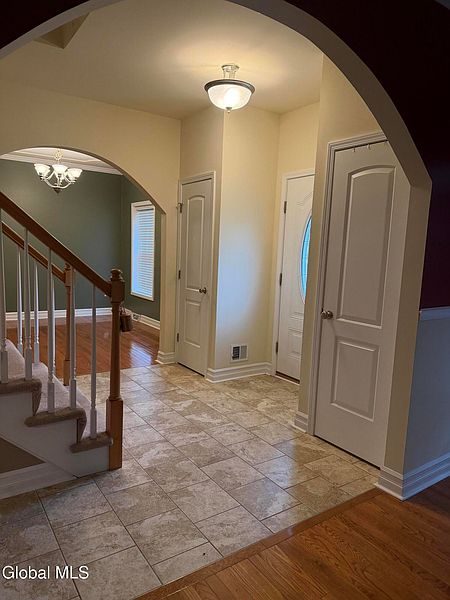 4th image of 902 Shardon Court