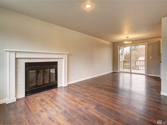 5th image of 3820 33rd St NE