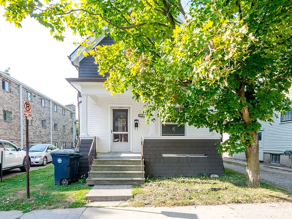112 Adams Ave