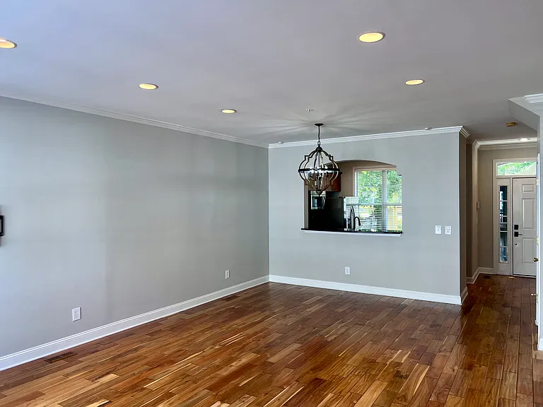 220 S Cedar St — Photo 14