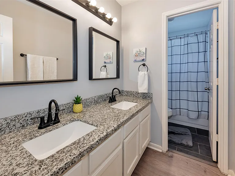 10815 Oak Bayou Ln — Photo 26
