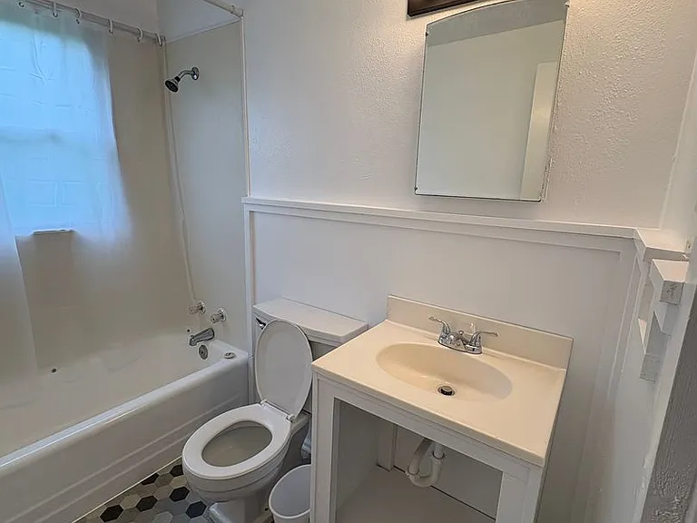 103 Willow St — Photo 4