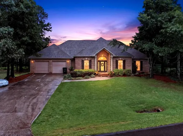13 Chinaberry Cir, Picayune, MS 39466