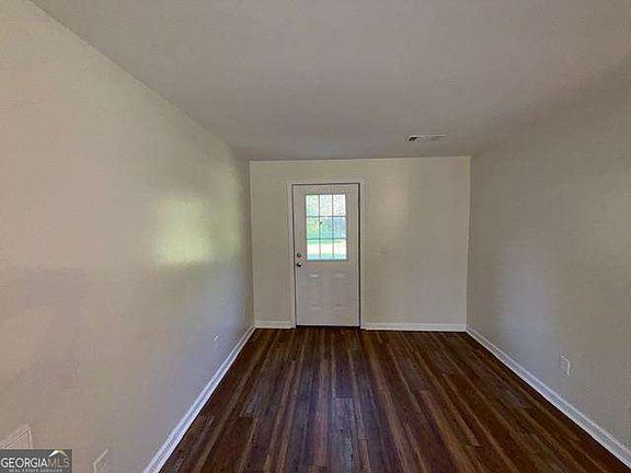 5th image of 607 College St