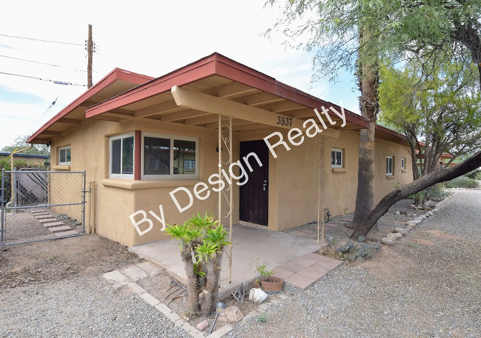 Clean and Fresh Midtown 2 Bedroom 1 Bath - Small Multi Unit Complex — Photo 1