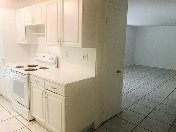 3rd image of 950 Biarritz Dr APT 4