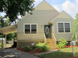 5 Connecticut Ave, Blackstone, MA 01504