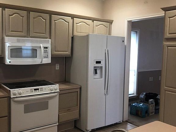 4th image of 114 Garden Walk Ln
