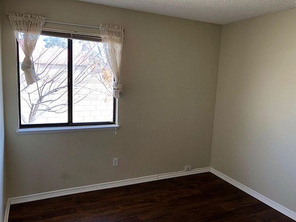5th image of 1558 E Lancaster Blvd