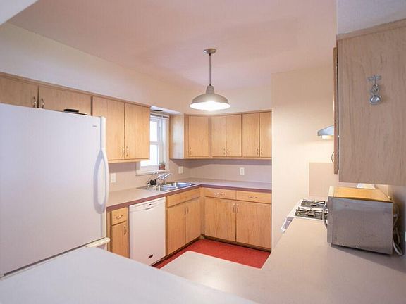 Large kitchen. Refrigerator, gas stove/oven, and brand new d