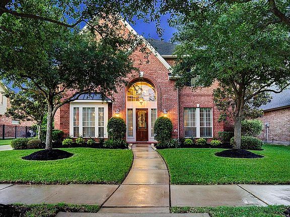 Prestigious 2-story all brick 5 BR ; 4.5 BTH house located in Seven Meadows on the golf course.