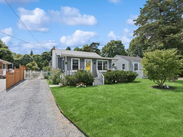 34 W End Ave, East Quogue, NY 11942