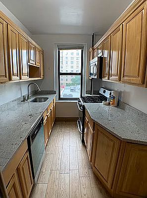 2nd image of 560 W 151st St APT E4