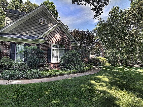 5th image of 3930 Davis Dr