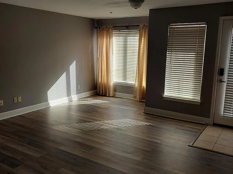126 S Bumby Ave — Photo 11