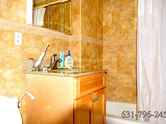 4th image of 3176 37th St #3B