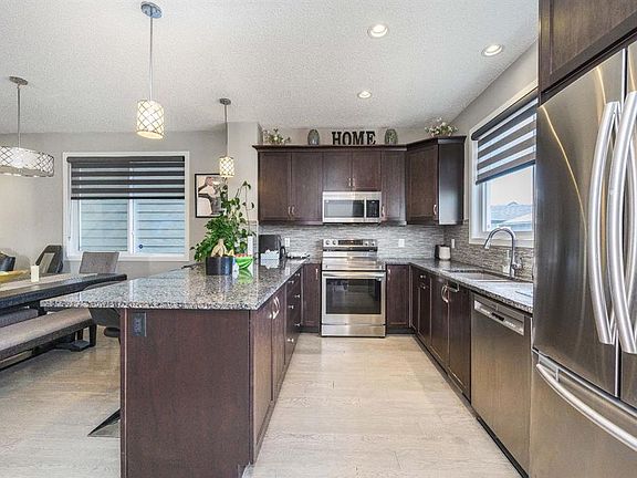 4th image of 5 E Masters St SE