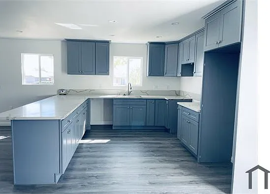 4 bed, 1200 sqft, $3,486 — Photo 2