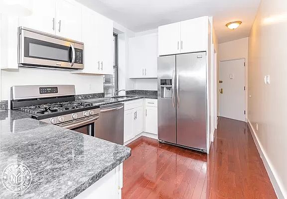 2nd image of 223 Bainbridge St #7V