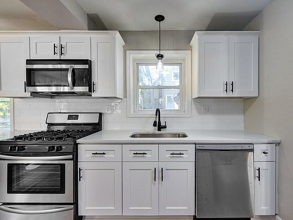 3rd image of 29329 Waldensa Ave