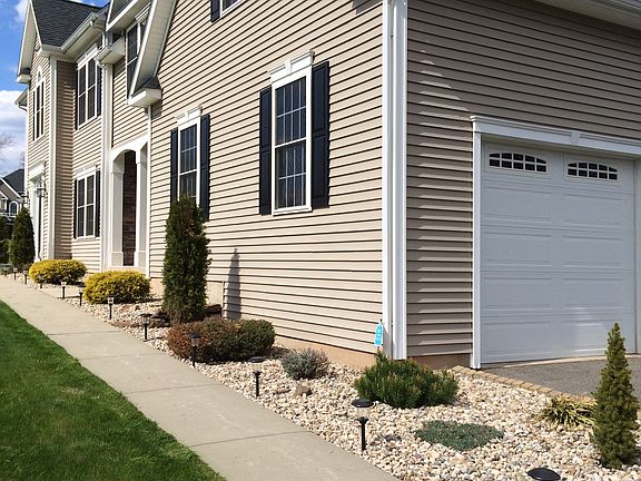 2nd image of 4 Pearl Ln