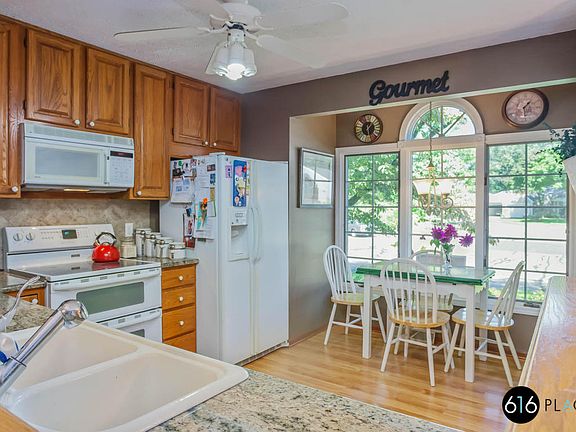 5th image of 4229 Valley Hollow Dr NE #22