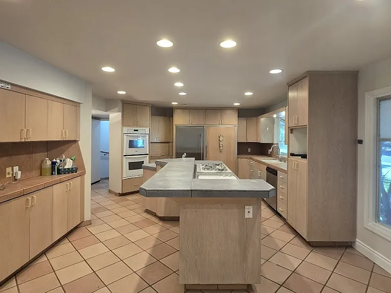 1176 W San Bruno Ave — Photo 18