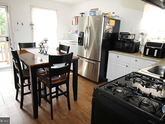 3rd image of 2803 Wayne Ave