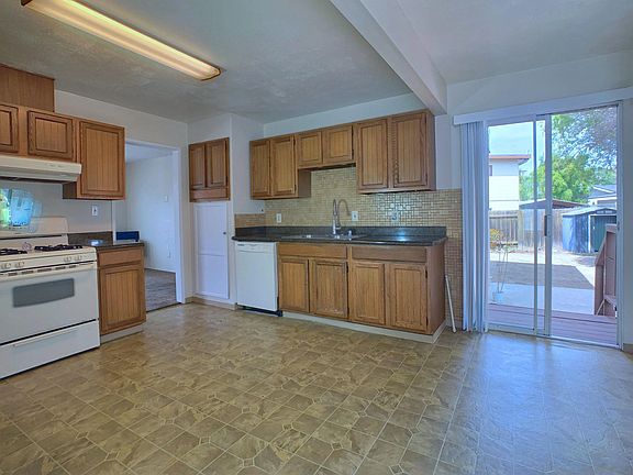 3rd image of 6190 Dixie Dr