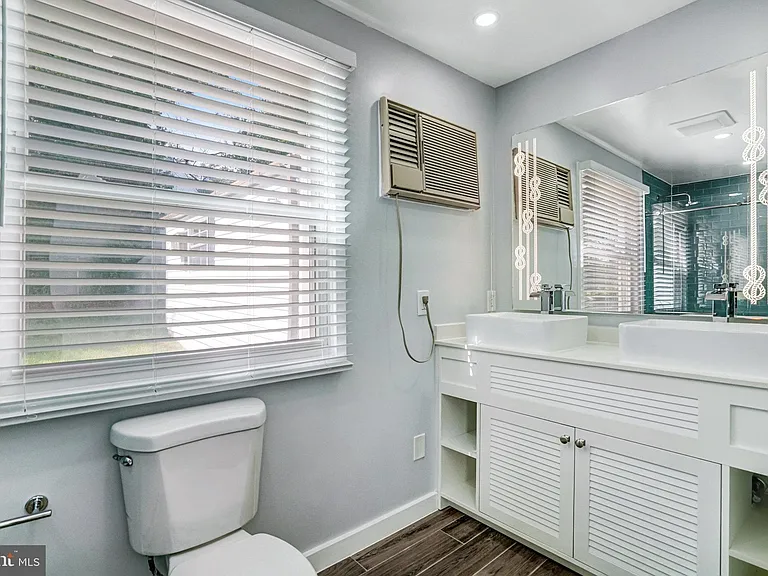 3120 Chepstow Ln — Photo 16