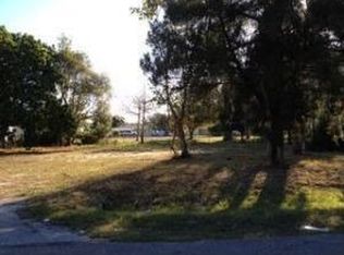 193 Crescent Lake Dr, North Fort Myers, FL 33917