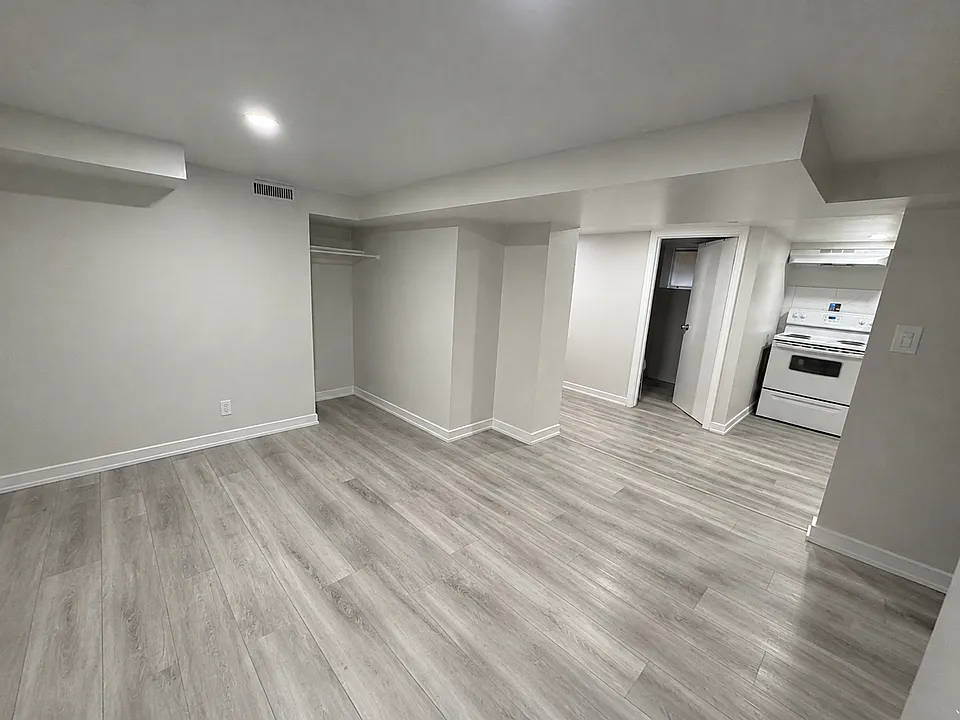 99 Mary St #4