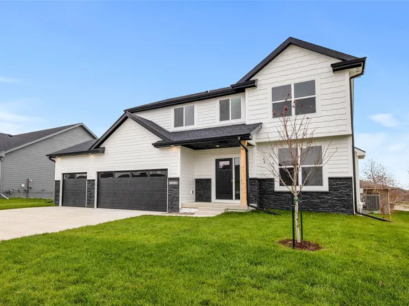 14518 N Valley Dr, Urbandale, IA 50323