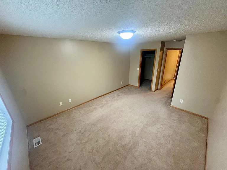 17119 Eastwood Ave — Photo 21