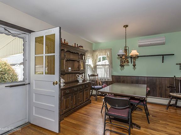 5th image of 48 Underhill Ave
