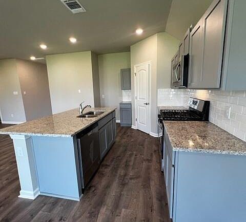 3rd image of 106 Harvest Hill Dr