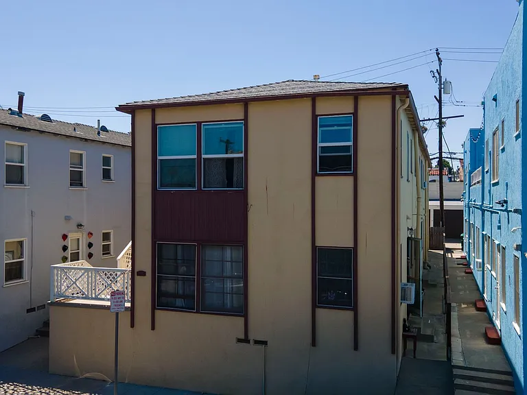 45 Roswell Ave — Photo 7
