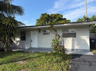 1975 SW 70th Way, Pompano Beach, FL 33068