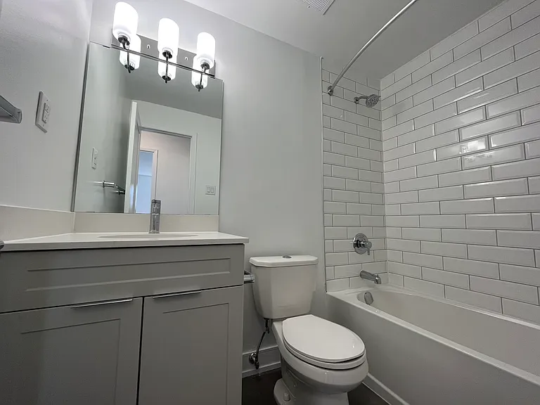 121 Dudhope Ave #127 — Photo 5