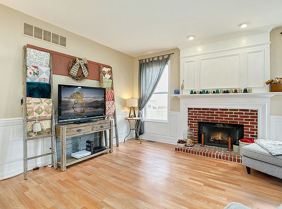 4th image of 25133 W Rockwell Ln