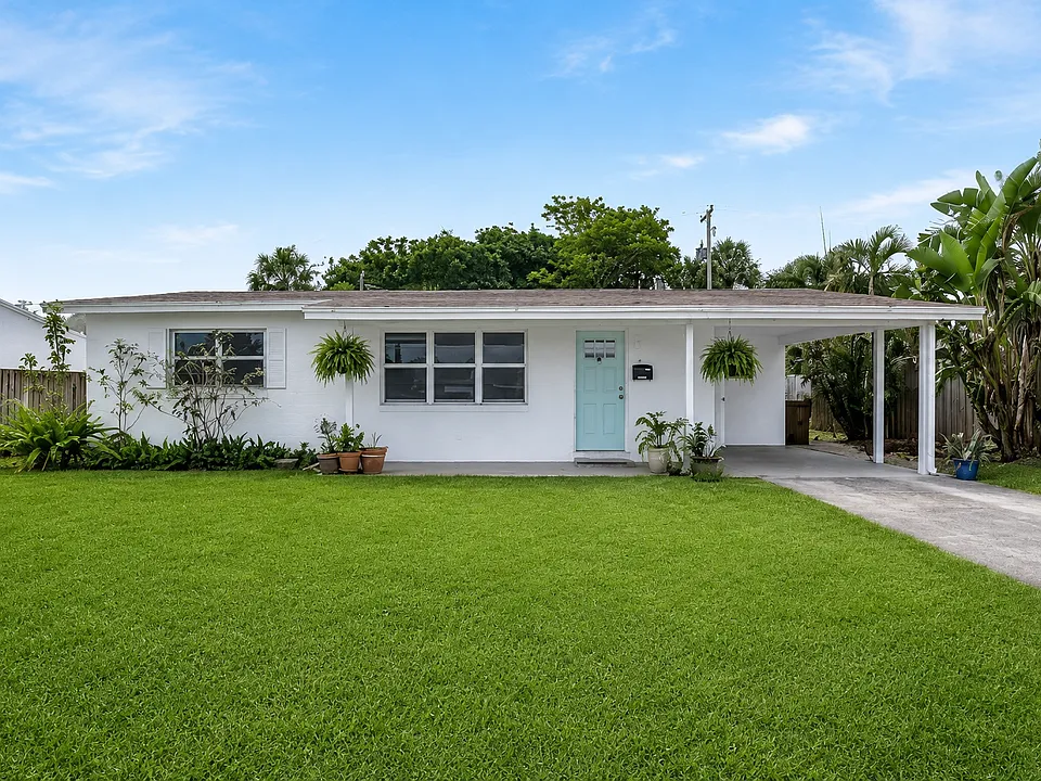 340 SE 4th St