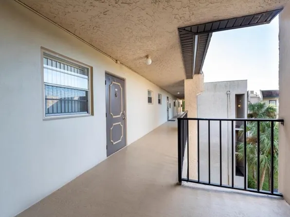 9230 Lagoon Place #408, Davie, FL 33324