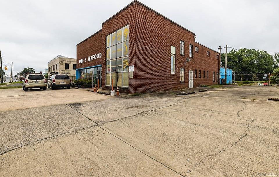 1st image of 511 W Franklin Blvd
