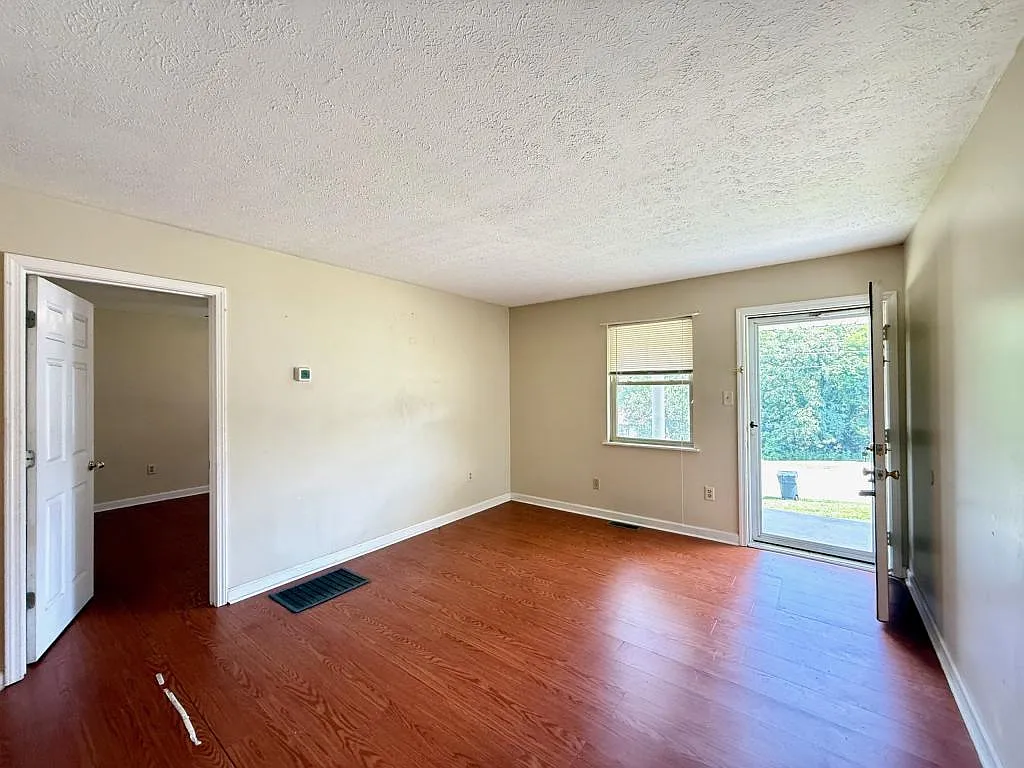 2884 Blue Ridge Drive — Photo 3
