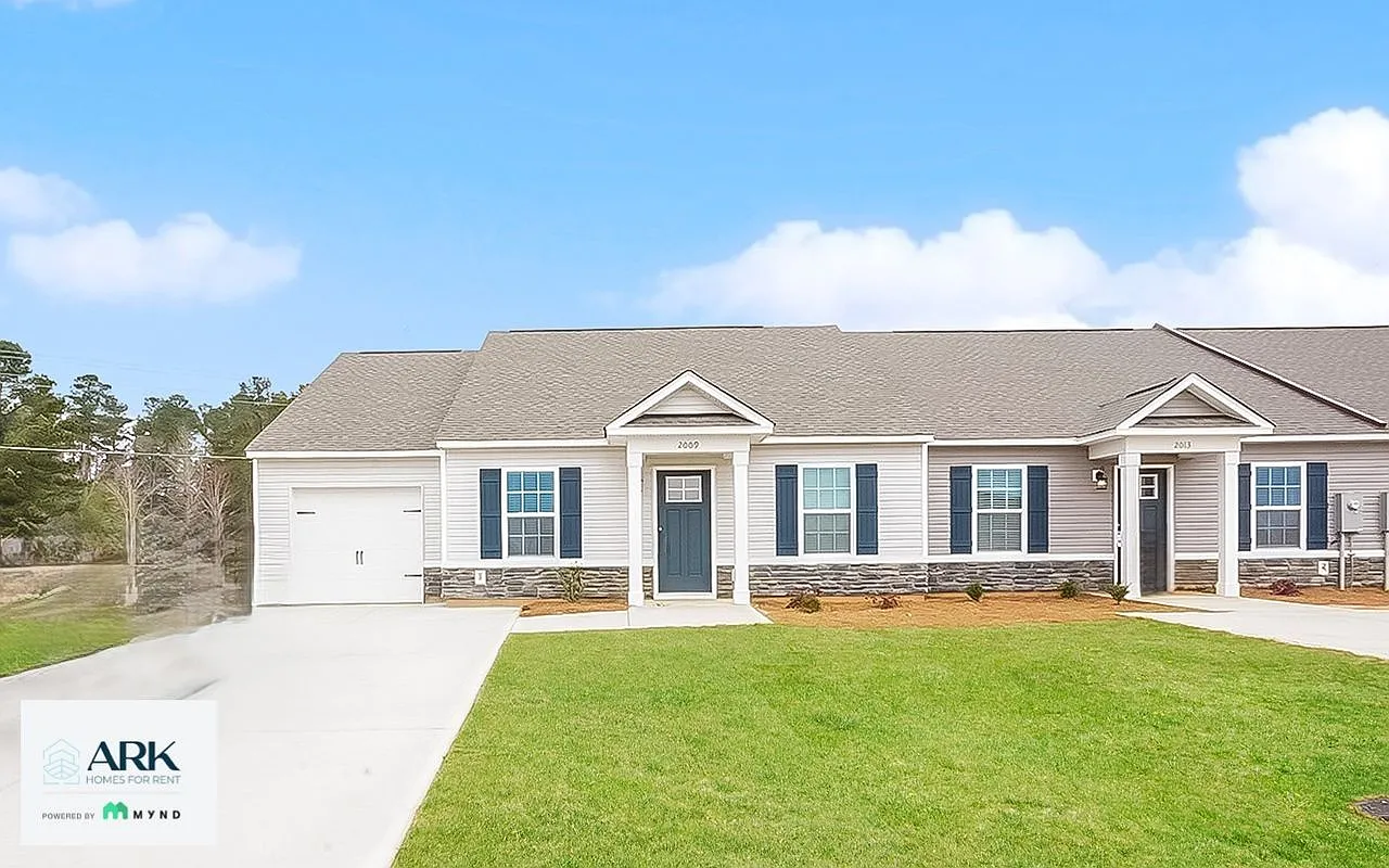 3 bed, 2.0 bath, 1300 sqft, $1,797 — Photo 1